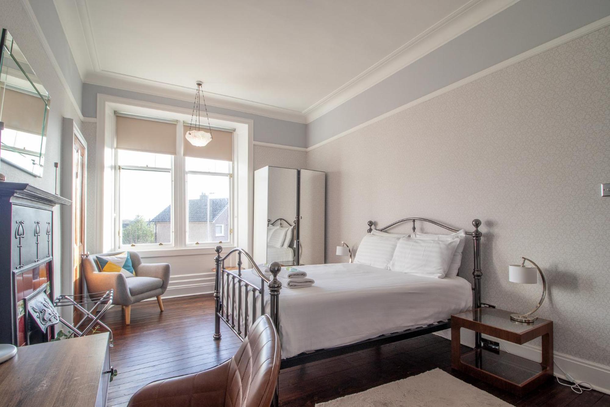 Pass The Keys Beautiful, Traditional 2 Bed Flat W Free Parking Glasgow Exterior photo